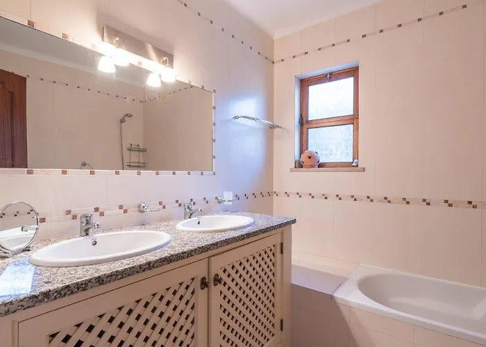 Andrea By Gabi Miguel אלבופיירה